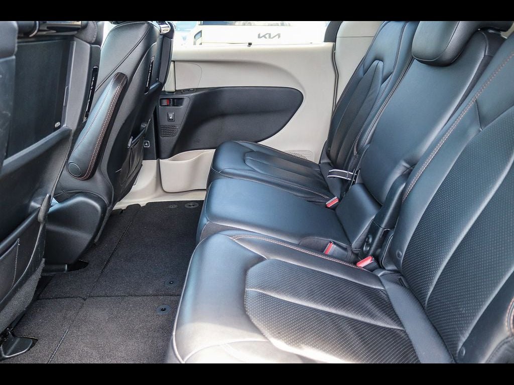 2017 Chrysler Pacifica Touring L Plus