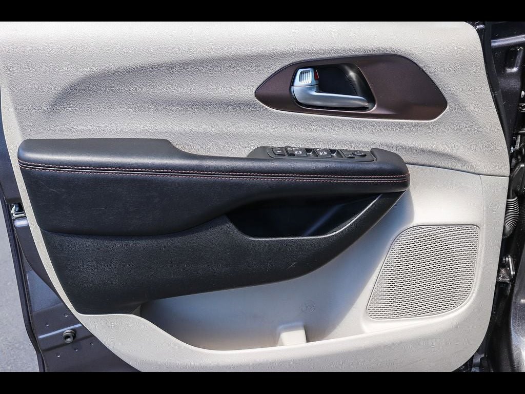 2017 Chrysler Pacifica Touring L Plus