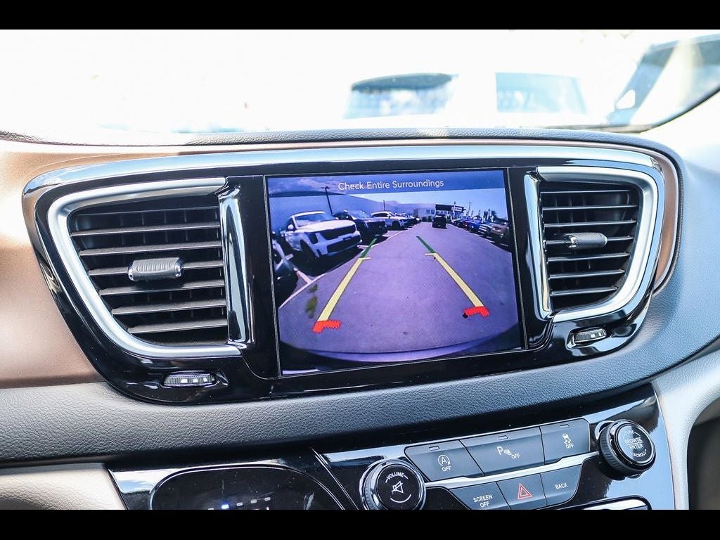 2017 Chrysler Pacifica Touring L Plus