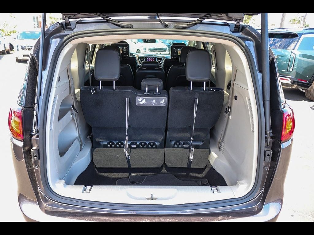 2017 Chrysler Pacifica Touring L Plus