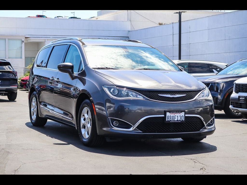 2017 Chrysler Pacifica Touring L Plus