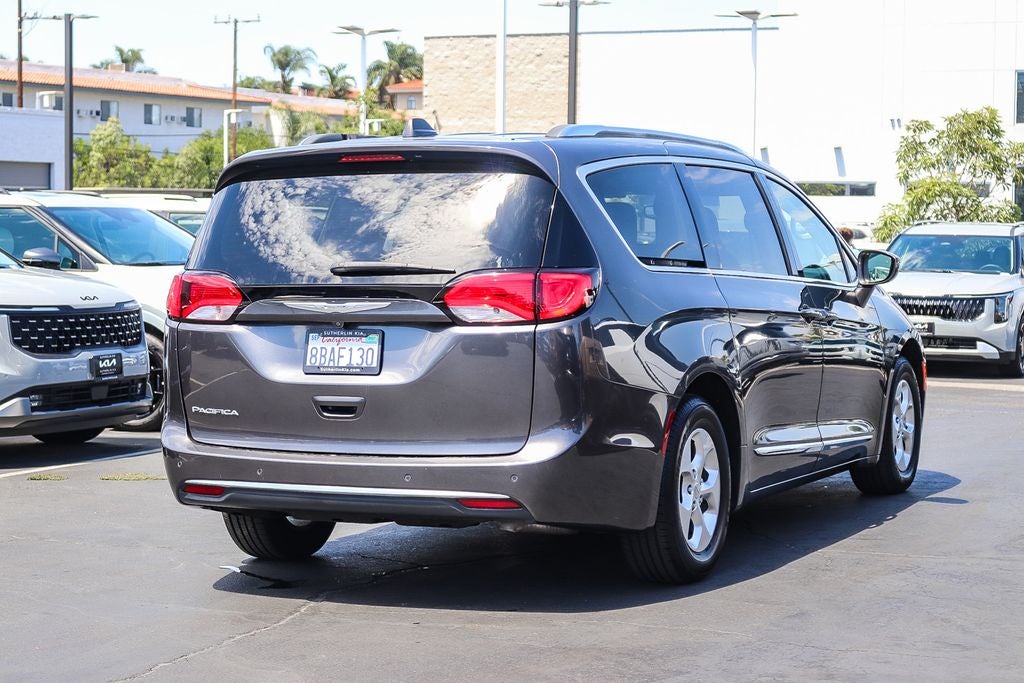 2017 Chrysler Pacifica Touring L Plus