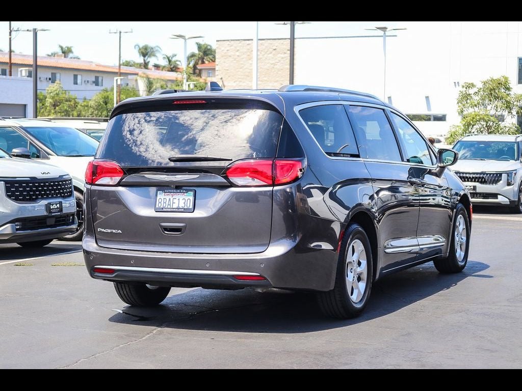 2017 Chrysler Pacifica Touring L Plus