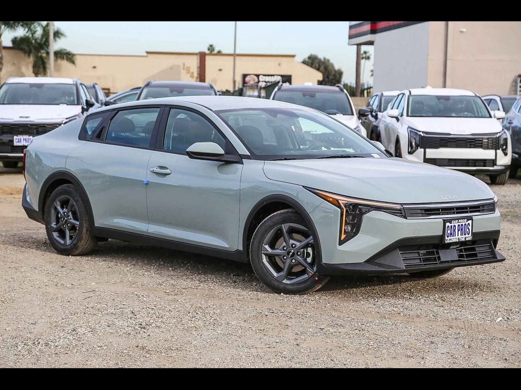 2026 Kia K4 LXS
