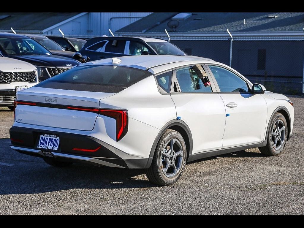 2026 Kia K4 LXS