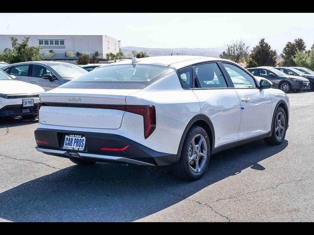 2026 Kia K4 LXS