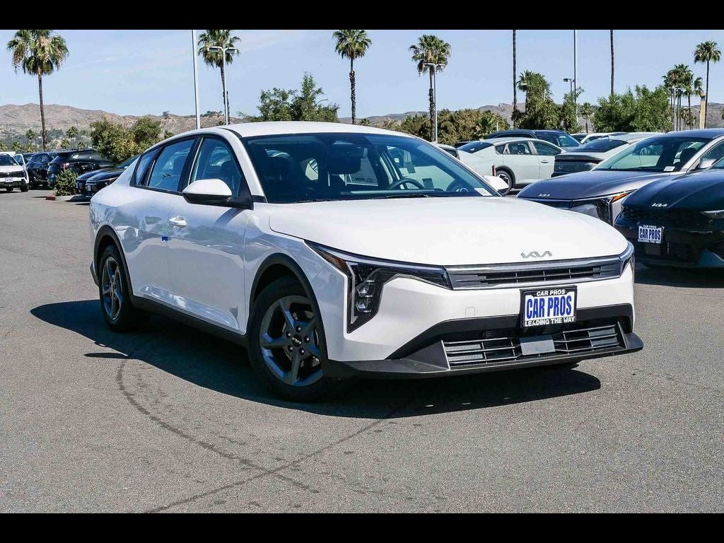 2026 Kia K4 LXS