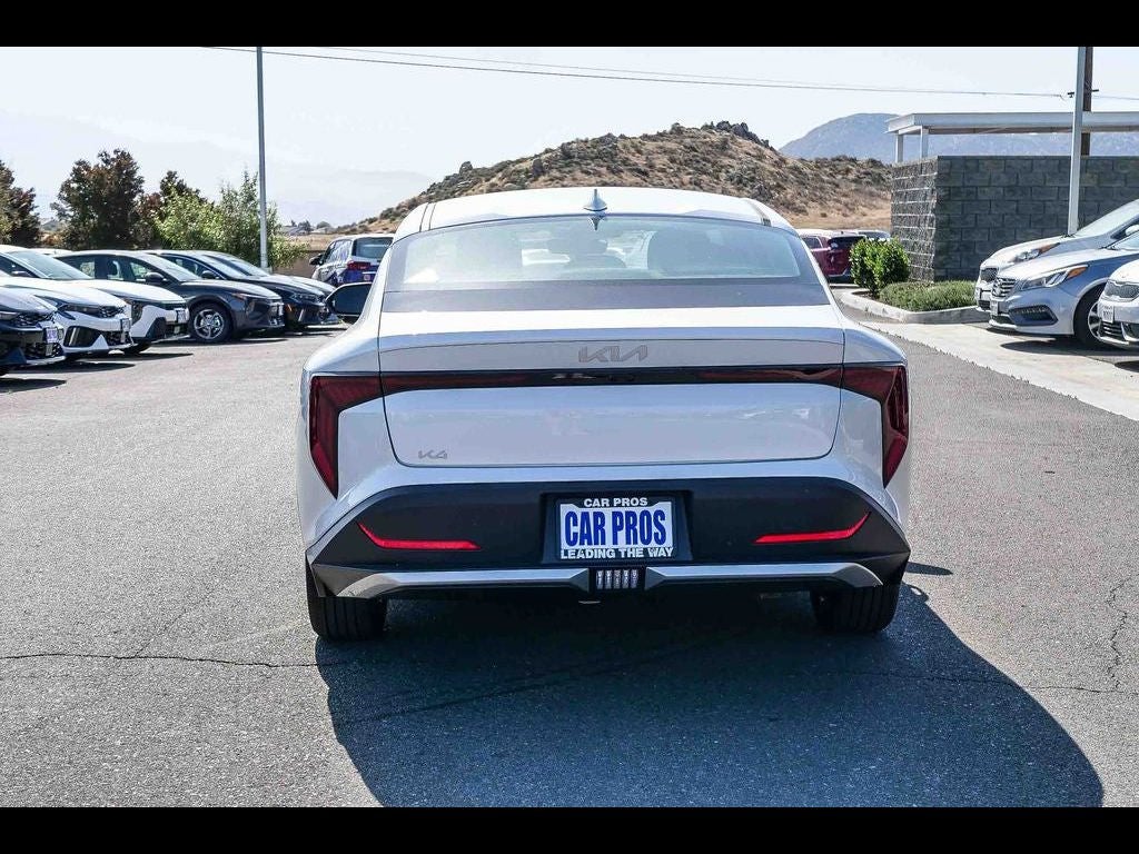 2026 Kia K4 LXS