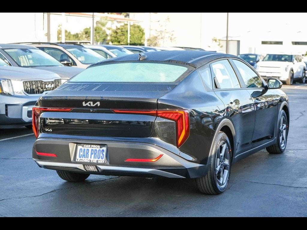 2026 Kia K4 LXS