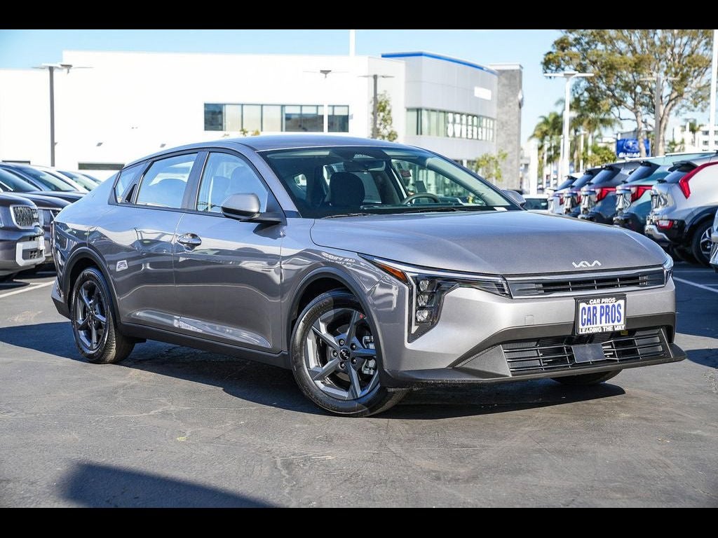 2026 Kia K4 LXS