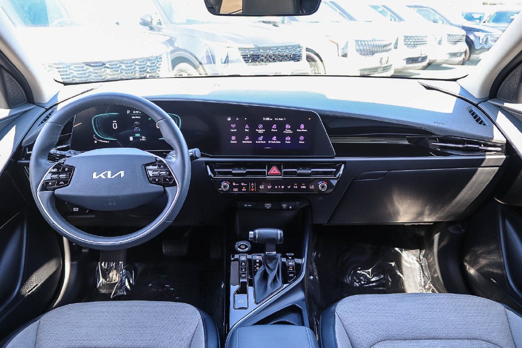 2025 Kia Niro SX