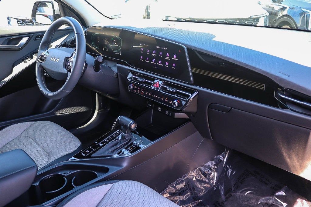 2025 Kia Niro SX