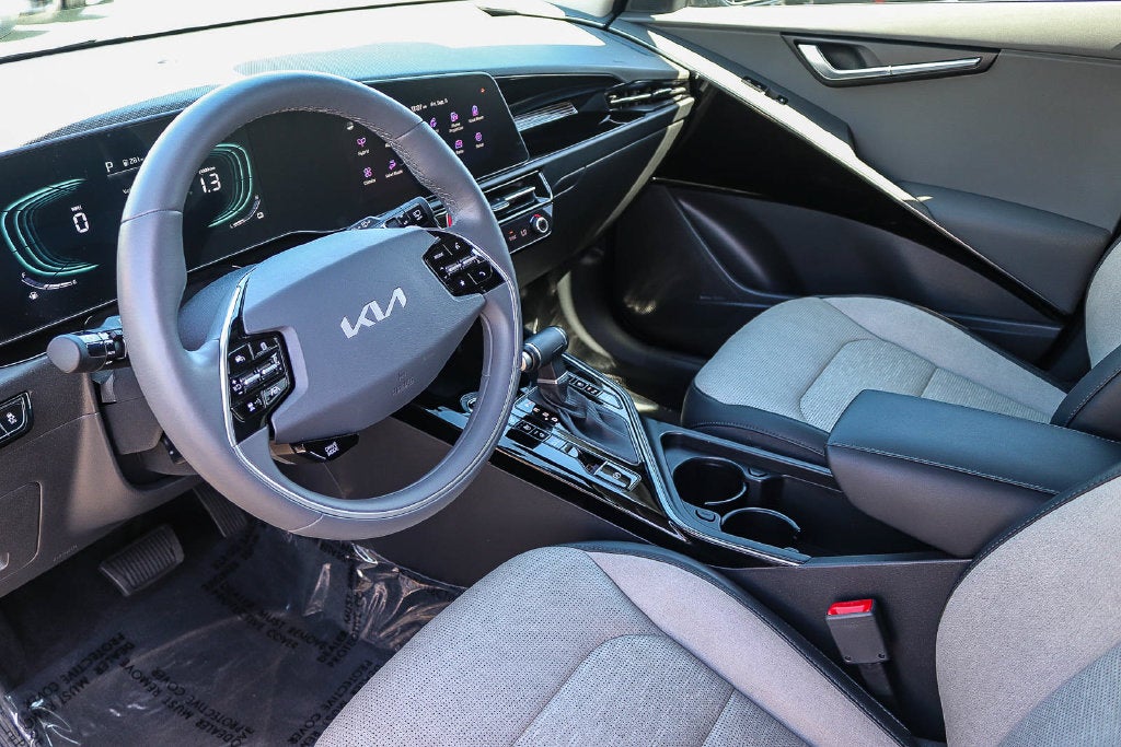 2025 Kia Niro SX